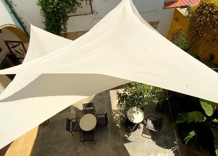 Le Mat Hostel